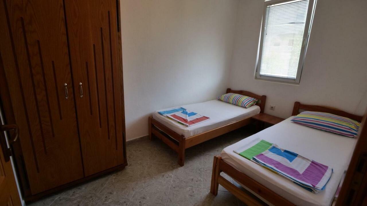 Familien Apartment Zeno Ulcinj Buitenkant foto